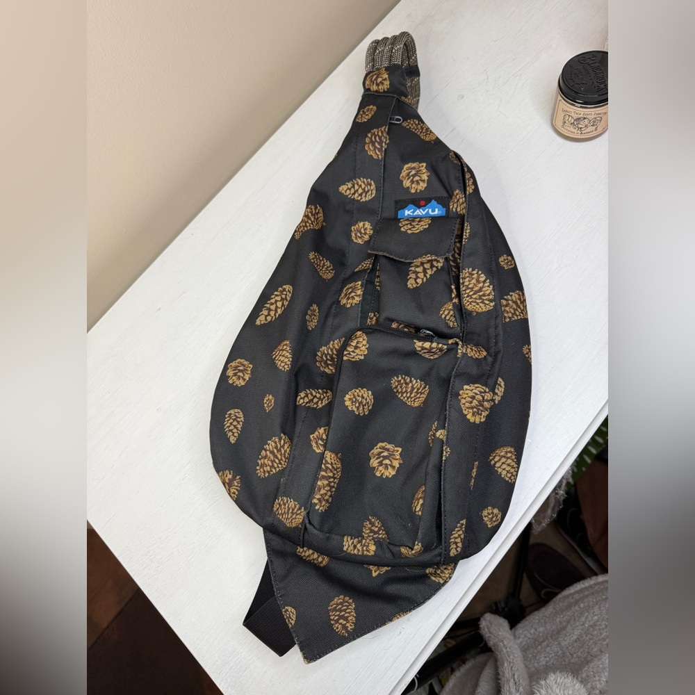 KAVU Original Rope Sling Bag -Black Pinecones - Picture 3 of 10